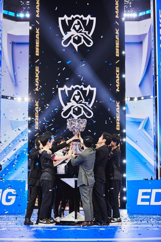 包含史诗对决!S赛上演极限翻盘的词条 包含史诗对决!S赛上演极限翻盘的词条