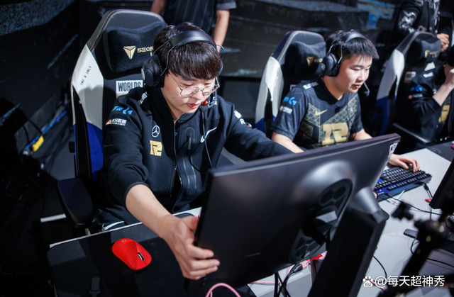 豪门对决！英雄联盟上演世纪大战