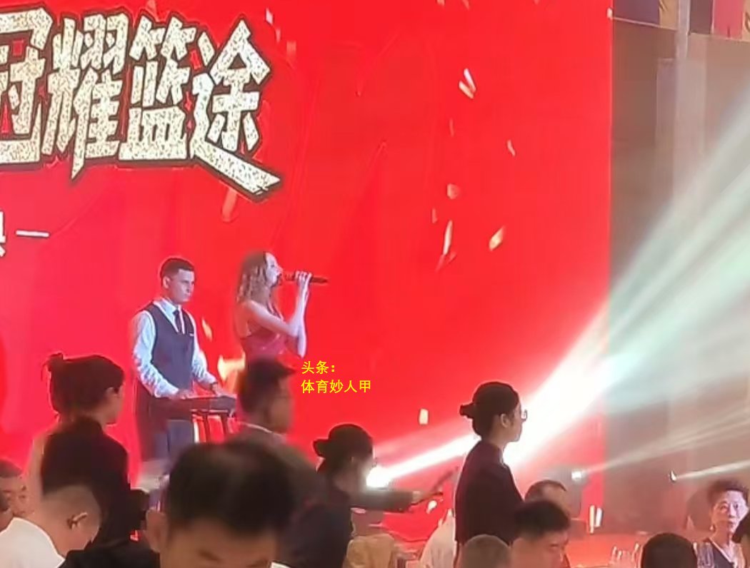 场面火爆！CBA观众席沸腾不已