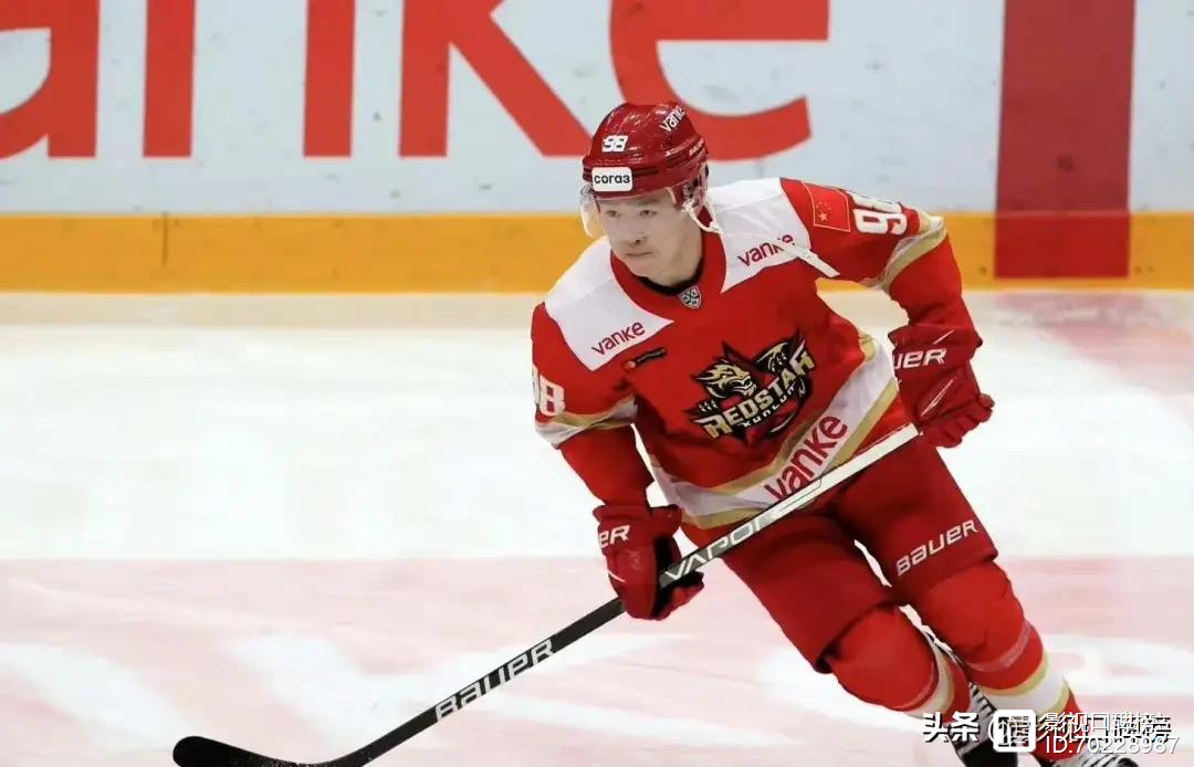 冰球选手赛后落泪，背后故事感人