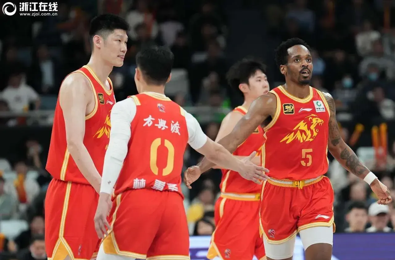 猛龙逆转吉林队,胡金秋统治全场 猛龙逆转吉林队,胡金秋统治全场